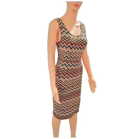 Zig-Zag Patterned Sleeveless Bodycon Dress - Picture 4 of 6